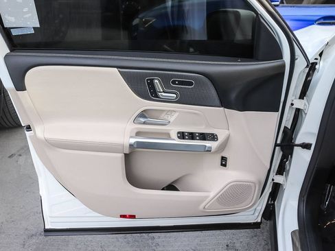 Used 2021 Mercedes-Benz GLB 250 image 24