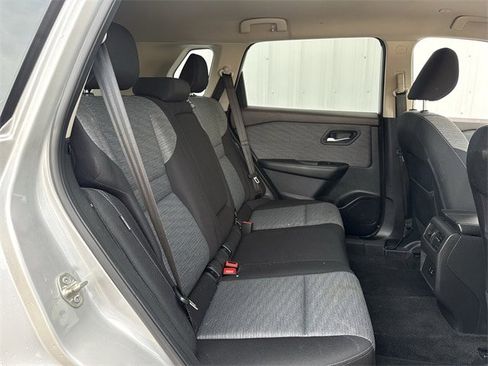 Used 2022 Nissan Rogue SV image 30