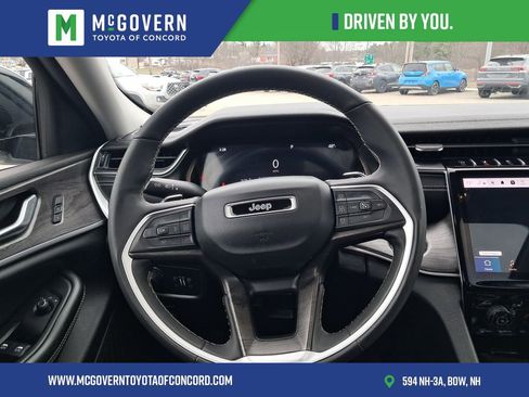 Used 2023 Jeep Grand Cherokee Limited w/ Black Appearance Package AWD/4WD image 27