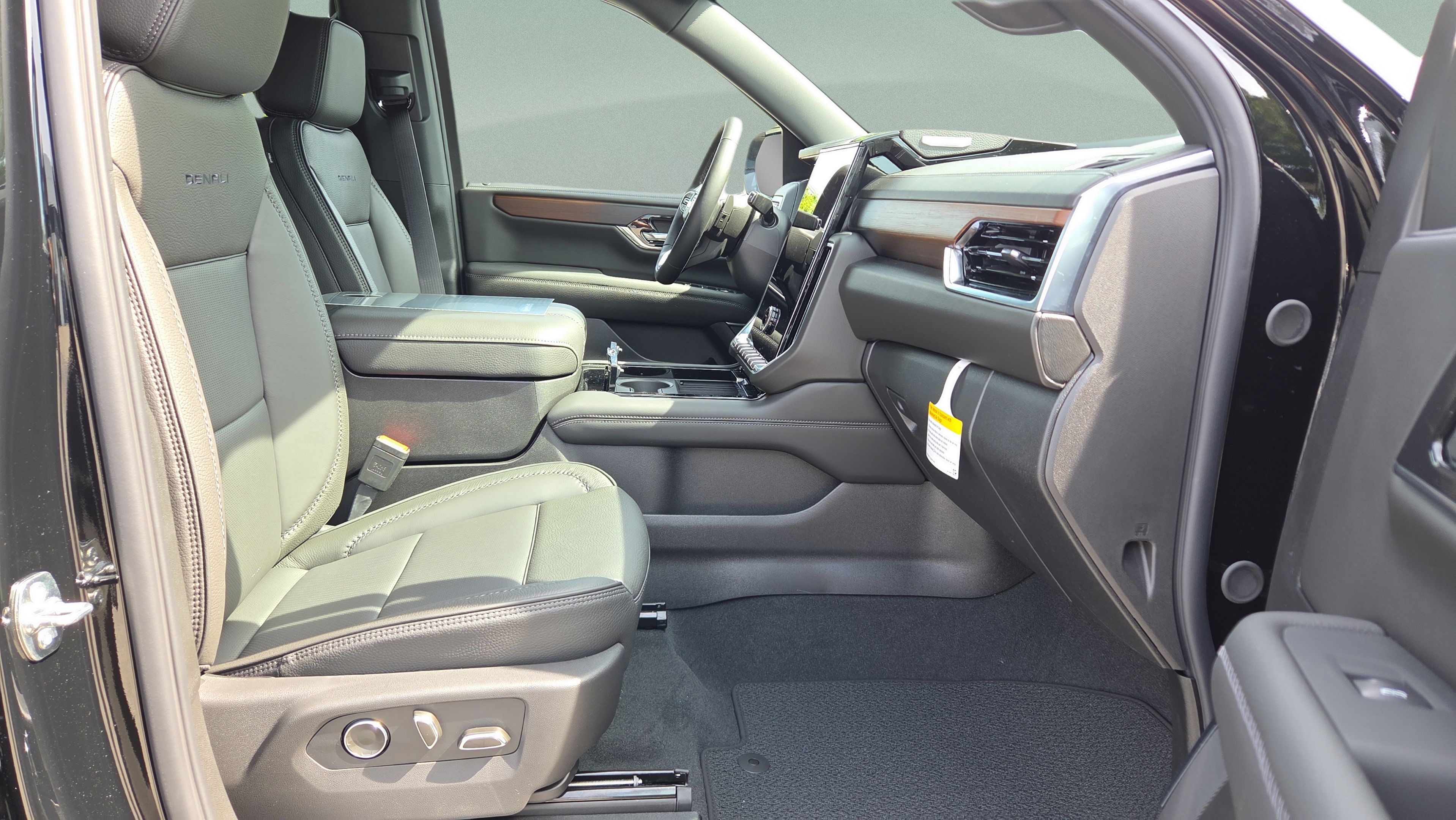 New 2026 GMC Yukon Denali AWD/4WD image 17
