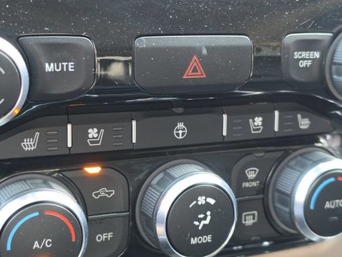 Used 2021 RAM 1500 Laramie AWD/4WD image 30