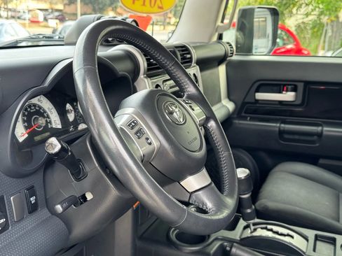 Used 2014 Toyota FJ Cruiser 4WD w/ Upgrade Package image 10