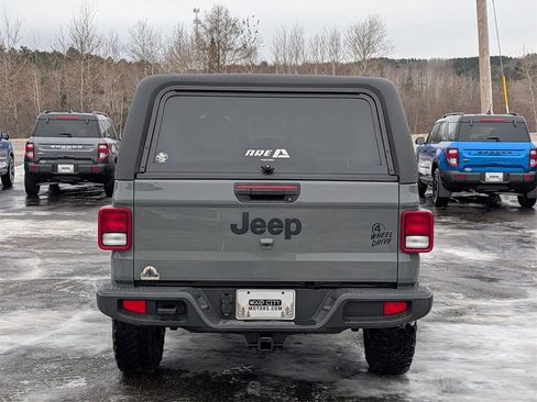 Used 2022 Jeep Gladiator Sport image 6