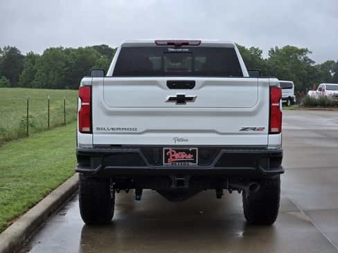 New 2026 Chevrolet Silverado 2500 ZR2 AWD/4WD image 4