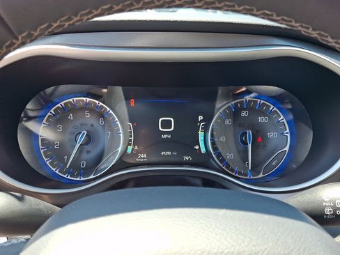 Used 2024 Chrysler Pacifica Touring-L FWD image 21