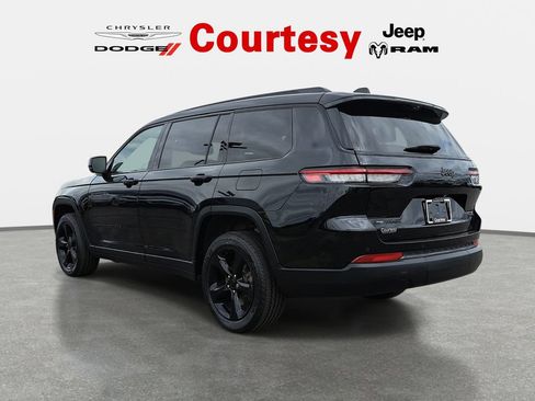 Certified 2023 Jeep Grand Cherokee L Limited w/ Luxury Tech Group II AWD/4WD image 6