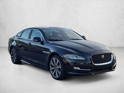 Used 2019 Jaguar XJ R-Sport RWD image 3