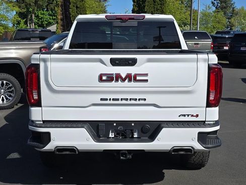 Used 2024 GMC Sierra 1500 AT4 w/ Technology Package AWD/4WD image 4
