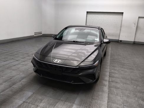Used 2025 Hyundai Elantra SE w/ Cargo Package FWD image 15