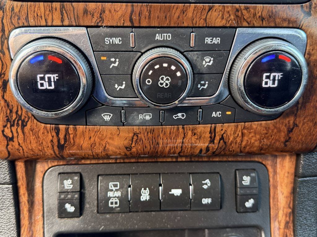 Used 2014 Chevrolet Traverse LTZ FWD image 22
