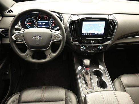 Used 2023 Chevrolet Traverse RS image 7
