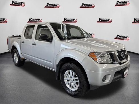 Used 2014 Nissan Frontier SV AWD/4WD image 3