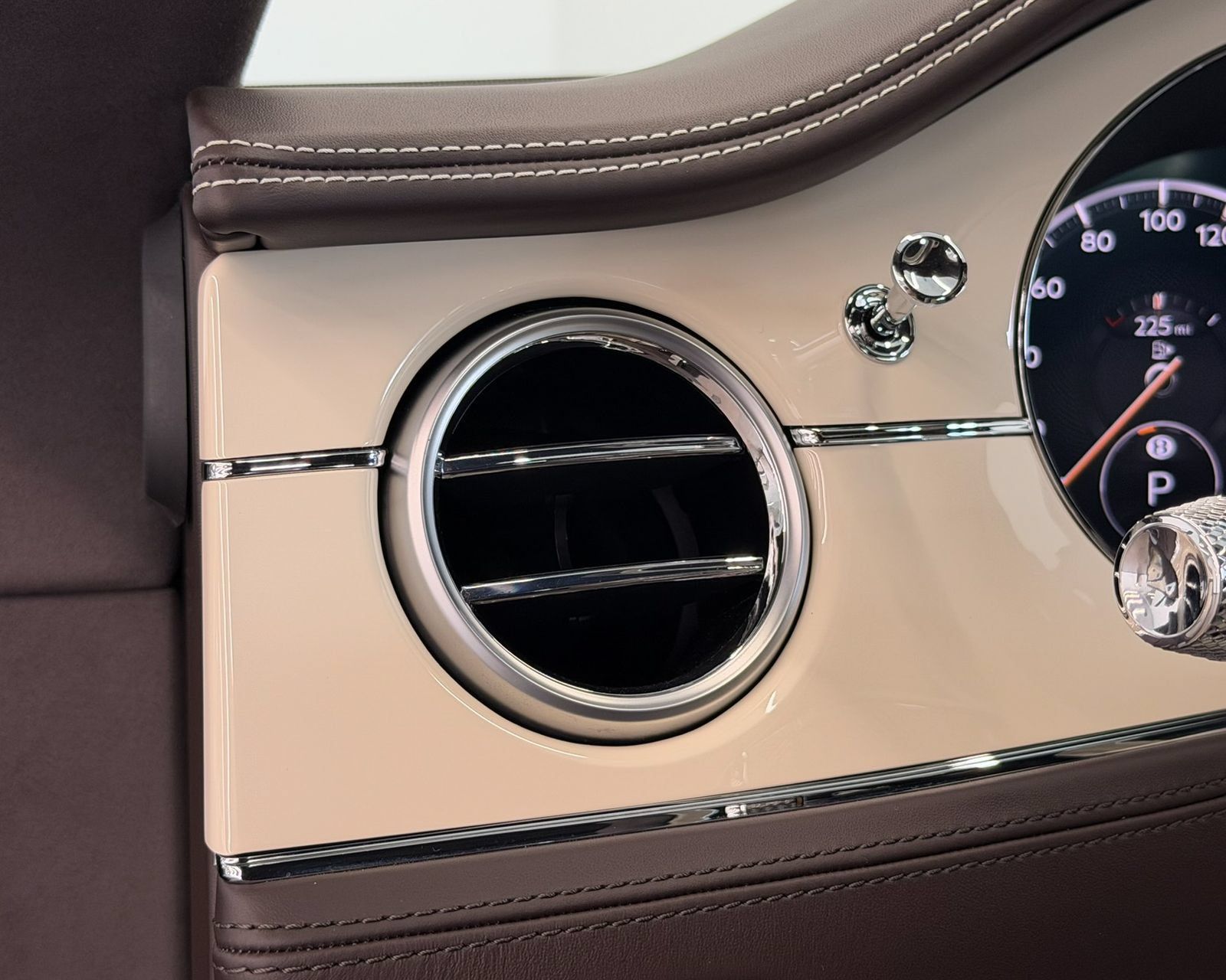 Used 2023 Bentley Continental GT V8 AWD/4WD image 21
