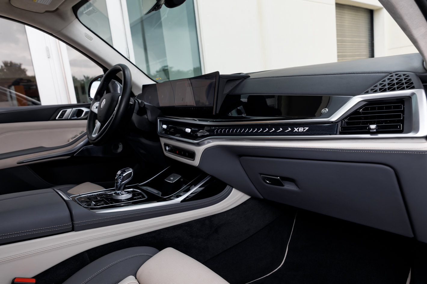 Used 2025 BMW ALPINA XB7 AWD/4WD image 44