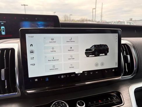 Used 2025 Ford Expedition Max Platinum image 18