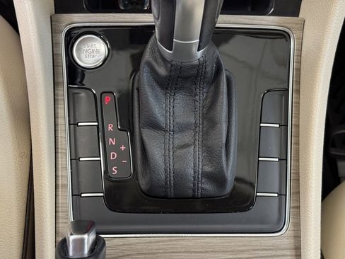 Used 2017 Volkswagen Passat 1.8T SE image 32