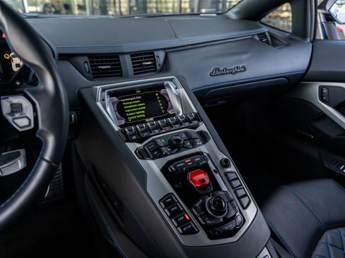 Used 2018 Lamborghini Aventador S image 35