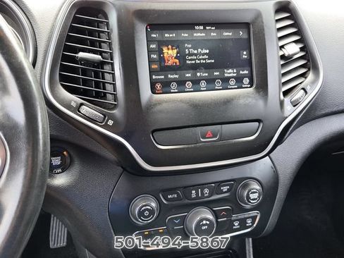 Used 2019 Jeep Cherokee Latitude Plus FWD image 17