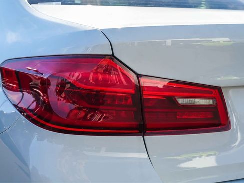 Used 2018 BMW 530e w/ M Sport Package 2 image 7