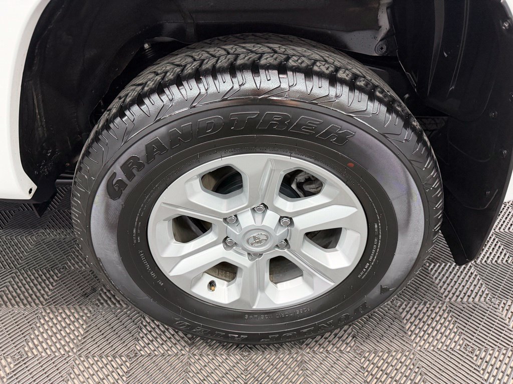 Used 2024 Toyota 4Runner SR5 AWD/4WD image 20