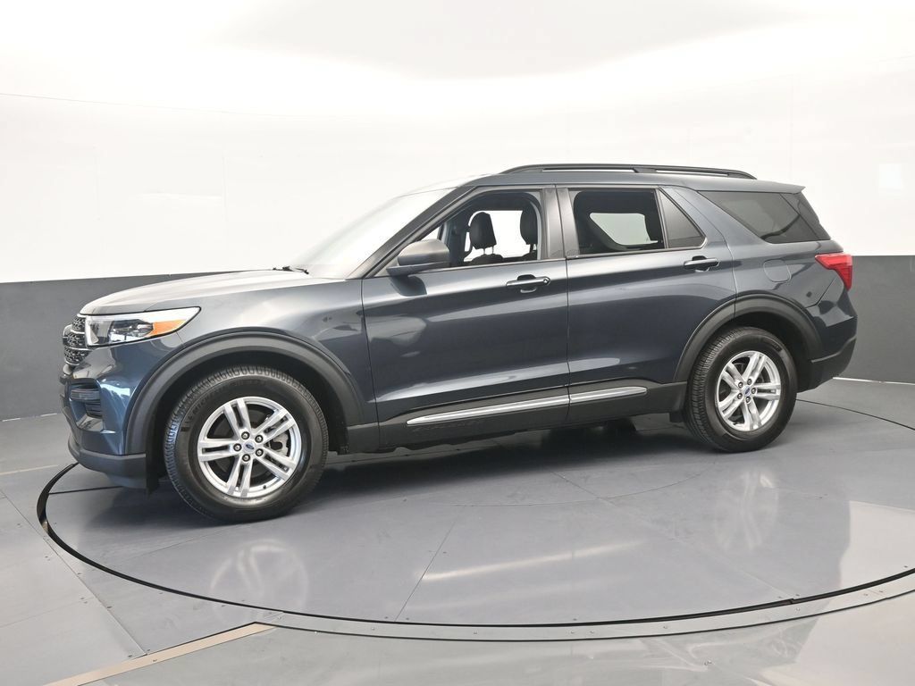 Used 2023 Ford Explorer XLT RWD image 2