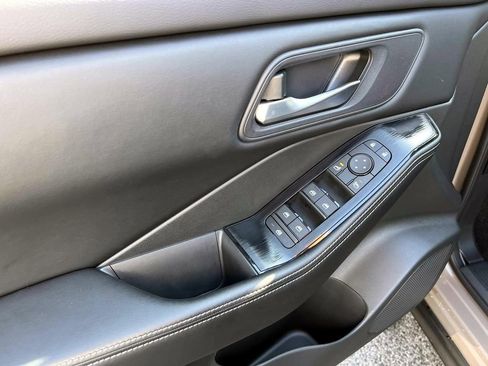 Used 2025 Nissan Rogue SV image 21