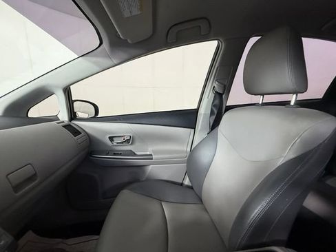 Used 2015 Toyota Prius V Four FWD image 17