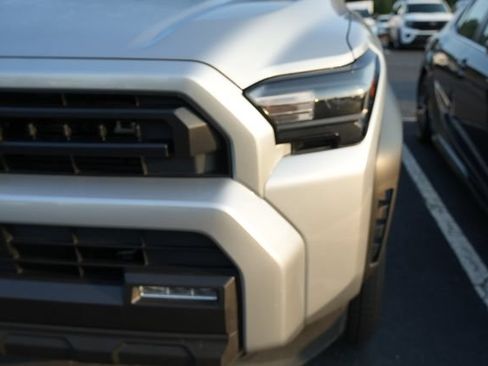 Used 2025 Toyota 4Runner SR5 AWD/4WD image 12