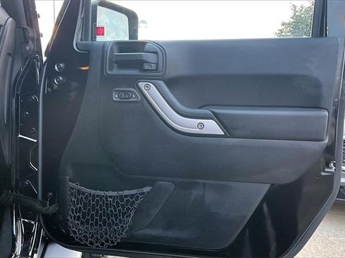 Used 2016 Jeep Wrangler Sahara w/ Connectivity Group image 26