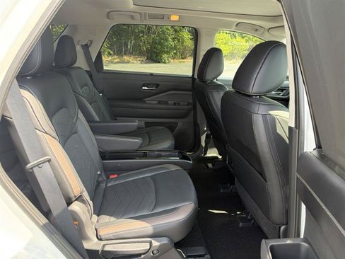 Used 2023 Nissan Pathfinder Platinum w/ Lighting Package (N93) FWD image 13