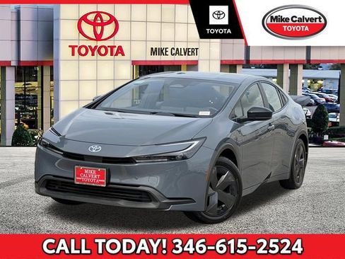 Used 2024 Toyota Prius LE image 1