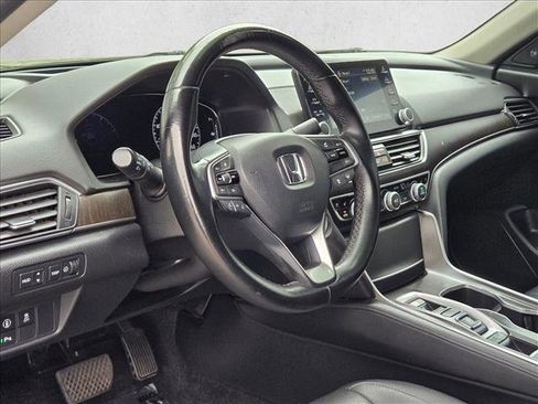 Used 2019 Honda Accord Touring image 9