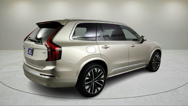 New 2026 Volvo XC90 T8 Plus w/ Protection Package Premier AWD/4WD image 4