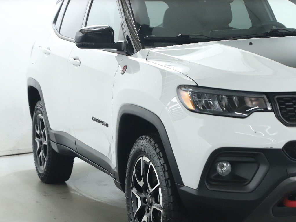 Used 2025 Jeep Compass Trailhawk AWD/4WD image 8