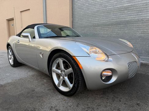 Used 2009 Pontiac Solstice Convertible w/ Premium Package image 5