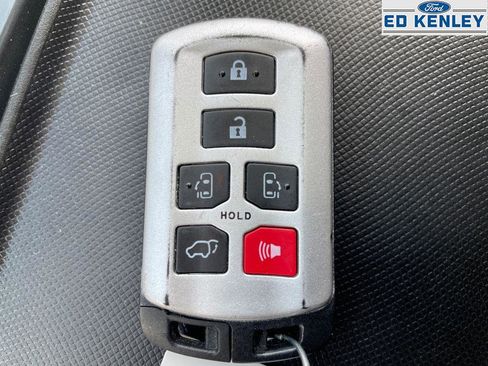 Used 2020 Toyota Sienna XLE image 14