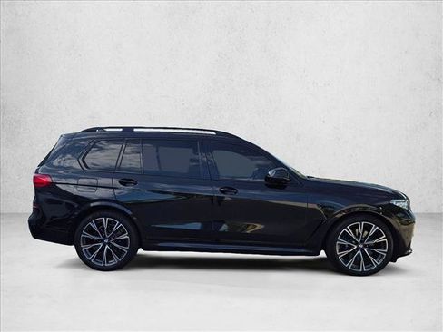 Used 2022 BMW X7 xDrive40i w/ M Sport Package AWD/4WD image 4