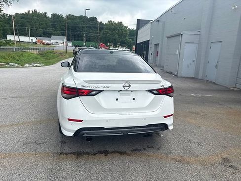 Used 2022 Nissan Sentra SR w/ SR Premium Package FWD image 13