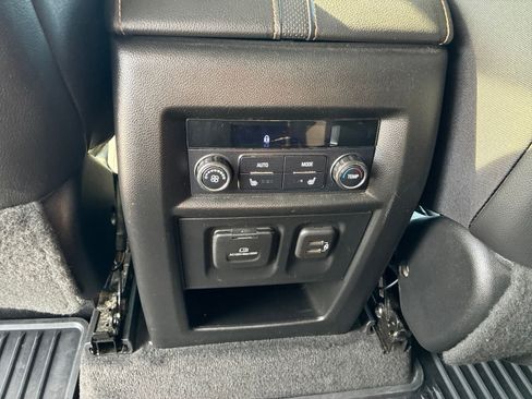 Used 2020 Chevrolet Traverse Premier AWD/4WD image 18