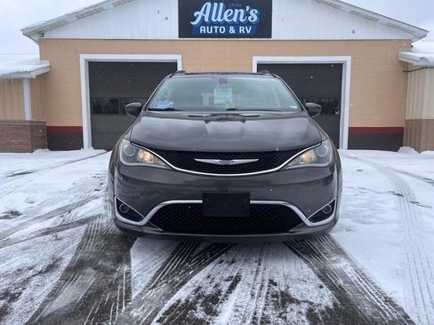 Used 2017 Chrysler Pacifica Touring Plus FWD image 2