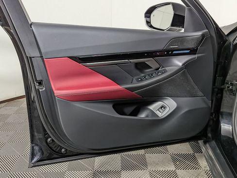 Used 2025 BMW 530i xDrive w/ Premium Package image 13