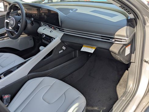 New 2025 Hyundai Elantra Limited image 26