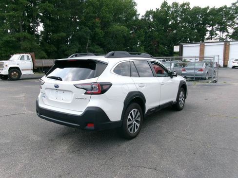 Used 2025 Subaru Outback Premium AWD/4WD image 6