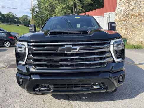 Used 2024 Chevrolet Silverado 2500 High Country w/ High Country Premium Package AWD/4WD image 10