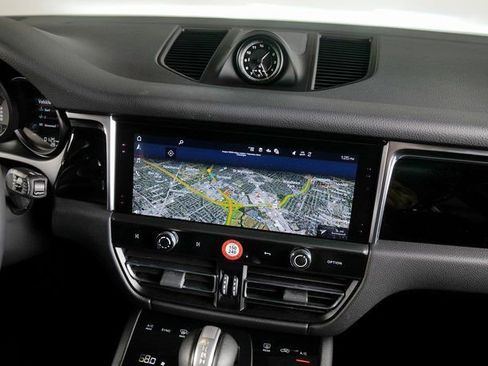 Used 2023 Porsche Macan image 15