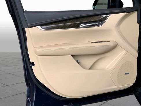 Used 2017 Cadillac XT5 FWD image 22