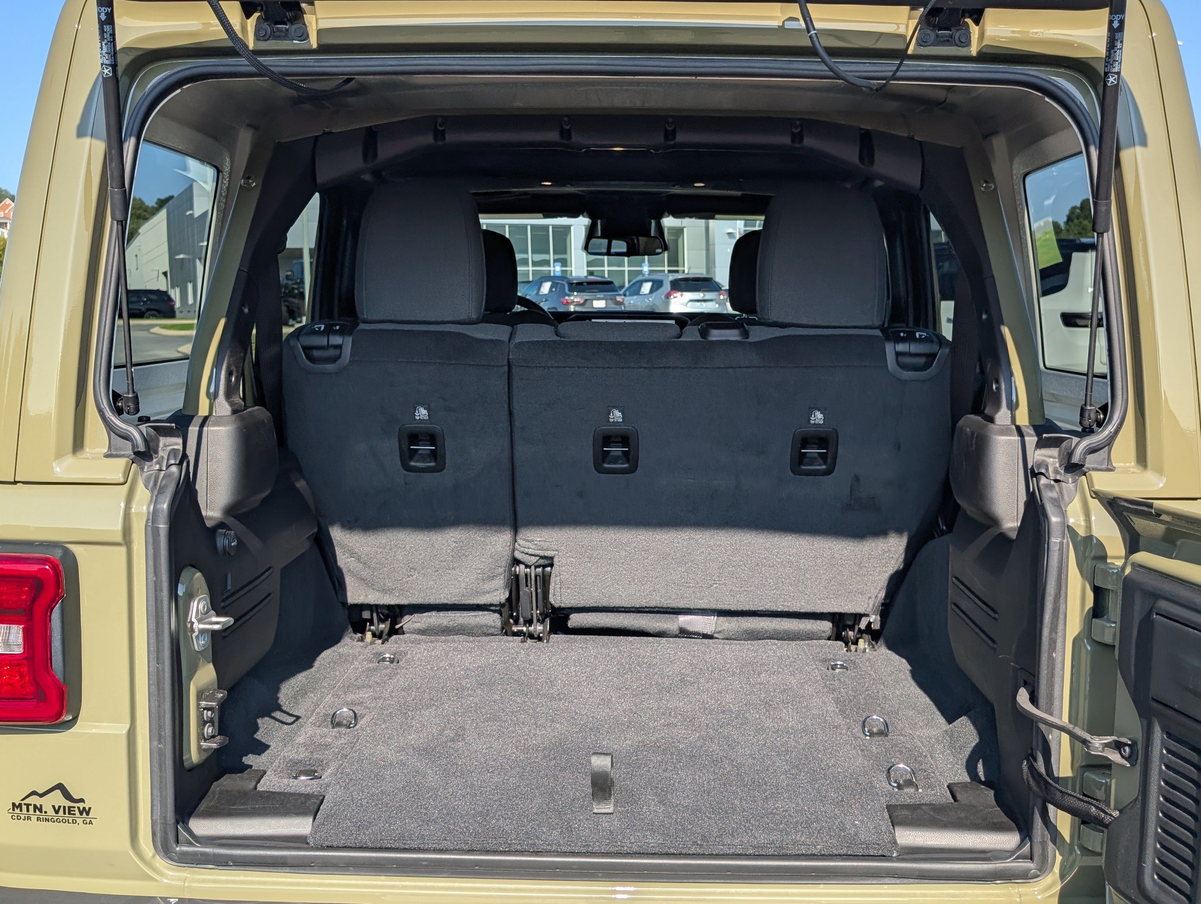 Used 2026 Jeep Wrangler Unlimited Sahara AWD/4WD image 27