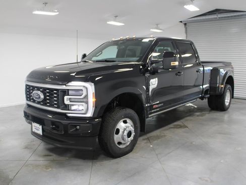 New 2026 Ford F350 Platinum image 3