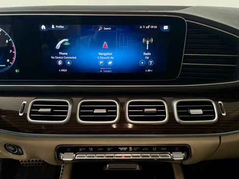 Used 2021 Mercedes-Benz GLS 580 4MATIC image 19