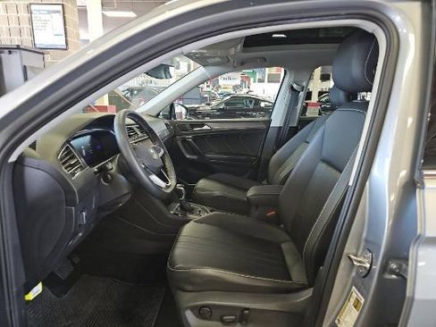 Used 2023 Volkswagen Tiguan SE w/ Panoramic Sunroof Package AWD/4WD image 2